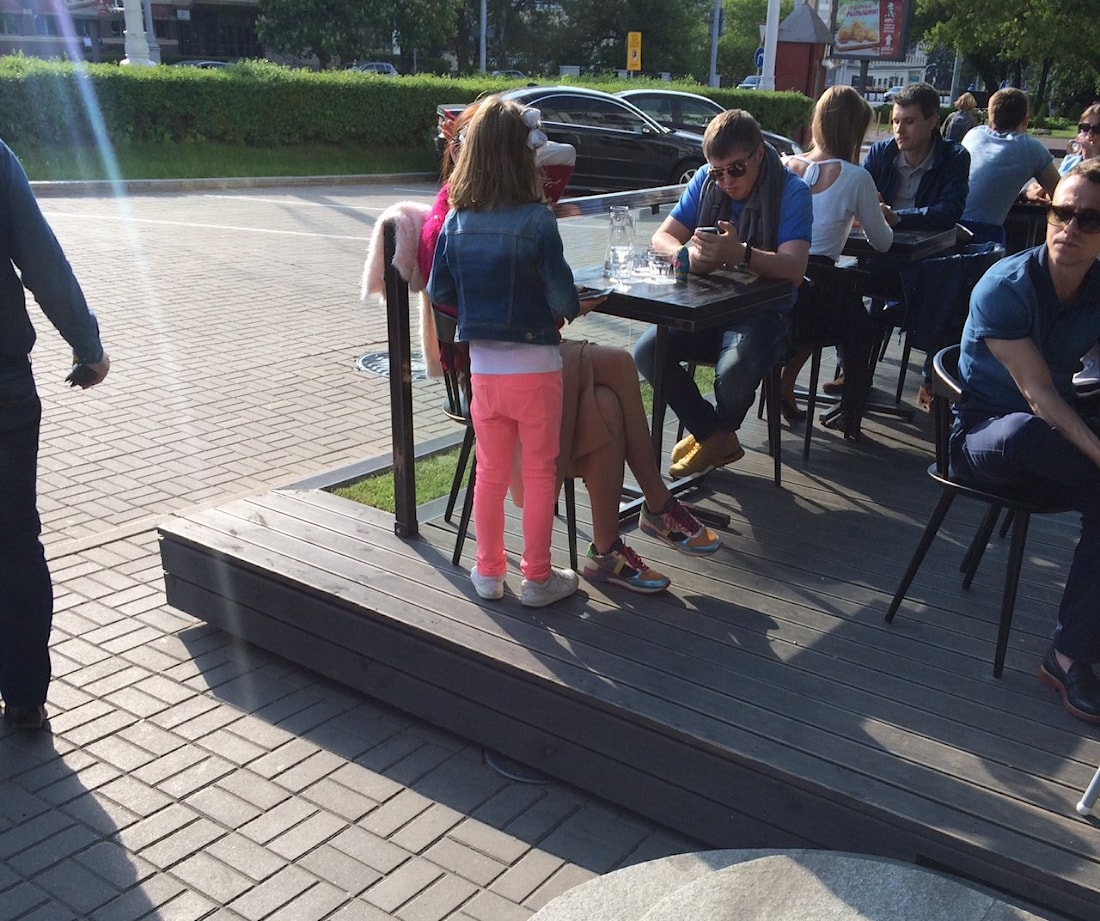 деревянная терраса «Свободы, 4» винный бар в Минске