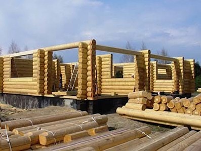 Дом под ключ из бревна естественной влажности с мансардой, польский проект