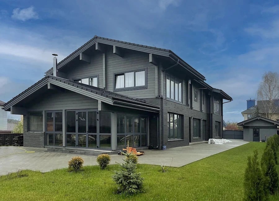 Комбинированный дом в графитовом цвете, «Marbella Graphite Estate»   