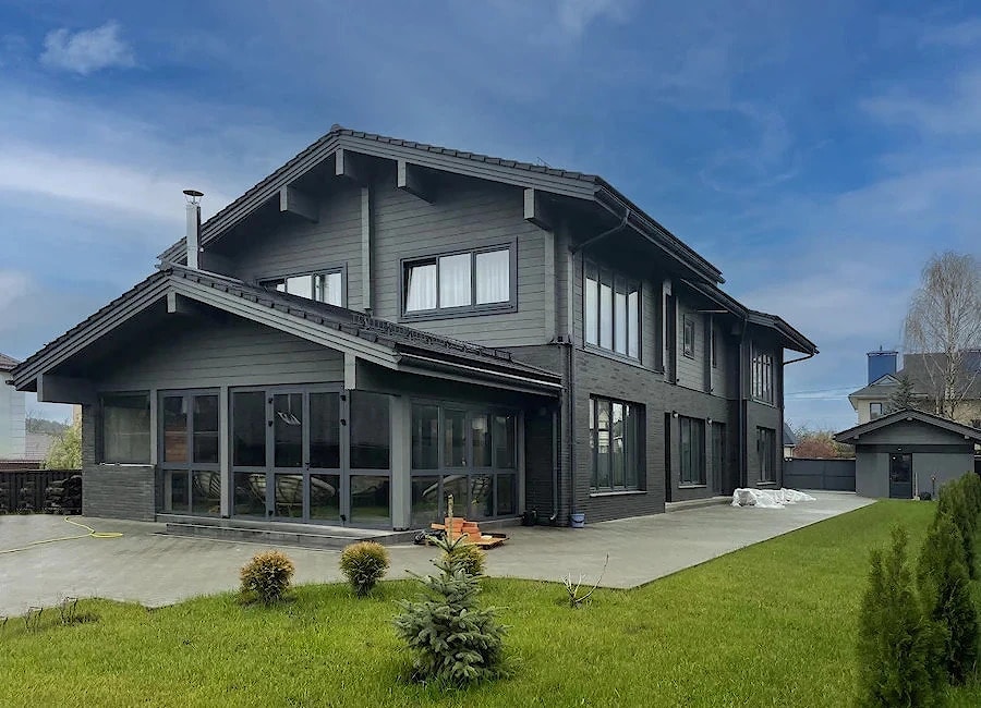 Комбинированный дом в графитовом цвете, «Marbella Graphite Estate»   