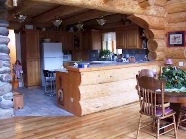 Photos of a Modern Log Cabin Golden Eagle Log Homes Log home interiors, Modern c