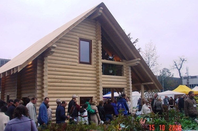Строительство выставочного деревянного дома в Польше под ключ в 2006 году   