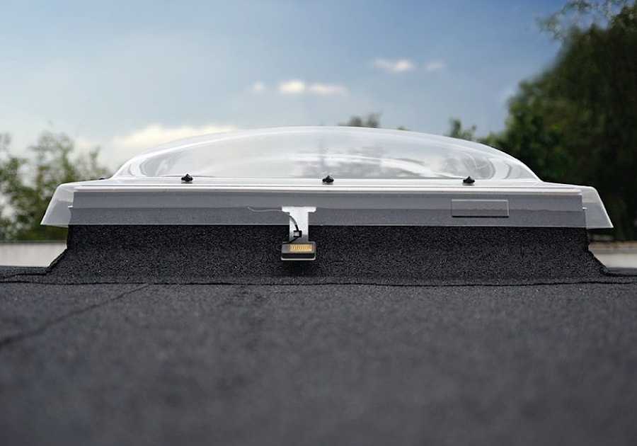 Зенитное окно для плоской кровли Велюкс