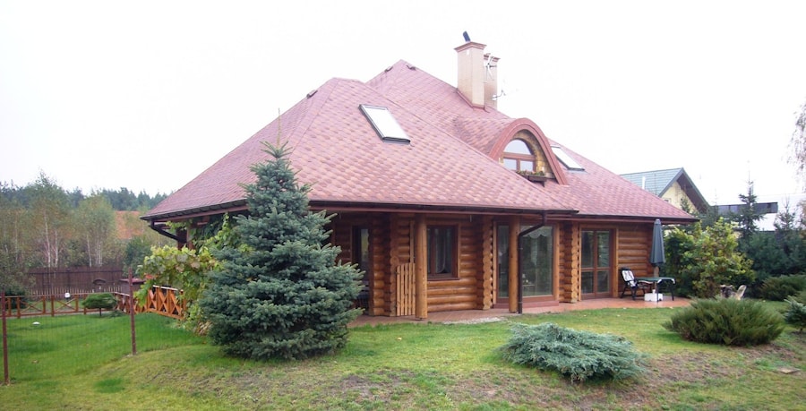 Деревянный дом с люкарной, построенный в Польше, проект "Войтек 2"   